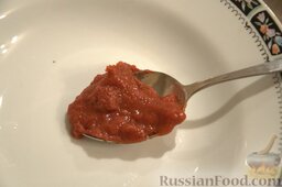 Овощной хлеб "Яркость": В тарелке разводим водой 1 ст. ложку томатной пасты, чтобы получилось 130-140 г густого томатного сока.