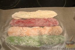 Овощной хлеб "Яркость": Разноцветные жгуты можно выкладывать на смазанную маслом бумагу для выпечки (или сразу в смазанную форму для выпечки).