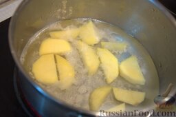Овощной хлеб "Яркость": Варим картофель без соли 15-20 минут. Когда будет готов, не сливайте воду!