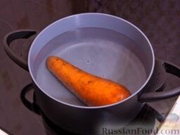 Салат Подсолнух: Морковь отварить до готовности, остудить, почистить.