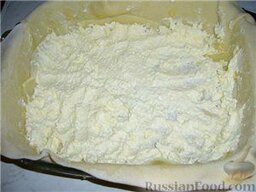 Ачма: Потом первый (сырой) сочень смазать маслом, положить на него отваренный, а на него - сыр.