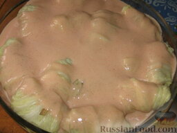 Голубцы из пекинской капусты с грибами: Этой смесью заливаем голубцы с грибами в жаростойкой посуде.   Тушим голубцы из пекинской капусты в духовке - при температуре 200 градусов, 30 минут, под крышкой.