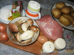 Жаркое Полесье: Очистить картофель и лук. Почистить грибы. Если грибы сухие, то замочить их.