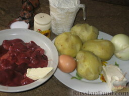 Картофельные вареники с куриной печенью: В качестве начинки для картофельных вареников можно использовать также другие потроха: сердце, желудочки. Вареники можно начинить тушеной капустой, жареным луком со шкварками.