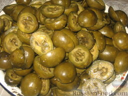 Варенье из зеленых грецких орехов: Орехи стали более темными. И вот теперь только начинаем варить варенье.