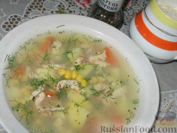 Суп с кукурузой и копченым рыбным филе: Разливаем суп с кукурузой по тарелкам, можем заправить сливками и посыпать перцем.   Приятного аппетита!