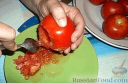 Фаршированные помидоры в духовке: А потом, с помощью чайной ложки «выскребаем» всю внутреннюю часть.