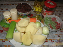 Печень с овощами в горшочках: Как приготовить печень в горшочках:  Печень моем, обрезаем протоки и пленки и режем на кусочки. Солим и перчим.
