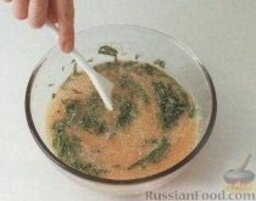 Сладкий суп из дыни: 3. Перелить пюреобразную массу в  миску, добавить рваные листочки базилика, перемешать и охладить.  Подавать суп с порционных тарелках, с дыневыми шариками, украсив листочками базилика.