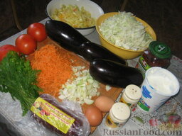 Баклажанная запеканка с капустой и перцем: Как приготовить запеканку из баклажан:  Капусту и перец порезать соломкой. Лук мелко порезать, морковь потереть на крупной терке.