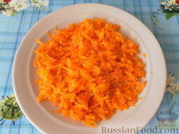 Салат "Сельдь под шубой": Теперь морковь.