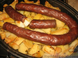 Картофель по-португальски: Наш картофель готов. Можем подавать в той посуде, что запекали.