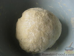 Пирожки жареные постные: Замешиваю мягенькое тесто. Накрываю полотенцем. Пусть подходит.   За это время делаю пюре из картофеля. Добавляю в пюре соль, перец и жареный лук.