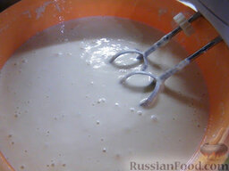 Блины: Тесто получилось густым и миксером удалось покрутить только тогда, когда добавила стакан (250 мл) горячего молока.