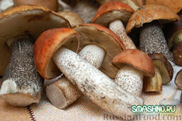 Салат с грибами на зиму: Чтобы салат с грибами на зиму был и вкусным и красивым, собранные грибы должны быть крепкие, молоденькие, без червоточин.