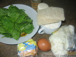 Странголапрети (ньокки со шпинатом): Перед тем, как приготовить ньокки, перебрать шпинат. Хлеб замочить в воде или молоке и отжать.