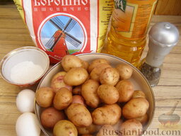 Драники для ленивых :): Нам понадобится: мелкая картошка с тонкой кожурой, яйца, мука, соль, перец и растительное масло.