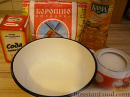 Оладьи без яиц: Как приготовить оладьи без яиц:  Нам понадобятся: кефир, сахар, мука, сода, масло. Если кефир не очень кислый, то нужен будет также и уксус.