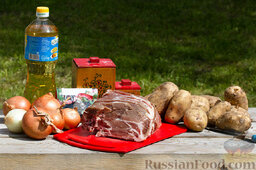 Жаркое с картошкой: Чтобы приготовить жаркое с картошкой нам понадобится: кусок свинины, картошка, лук репчатый (много), растительное масло, соль, перец, специи.