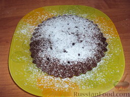 Шоколадный фондан: Выложить фондан на тарелку. Украсить фондан шоколадный по желанию мороженым, сахарной пудрой или свежими ягодами.   Приятного аппетита=)