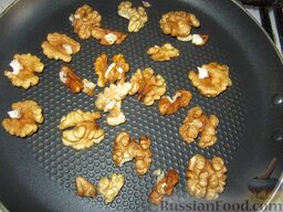 Соус а-ля  "Песто": Орехи прокалить на сковороде и порубить.