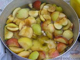 Аджика с помидорами и яблоками: Яблоки моем, чистим, режем на 4-8 частей.