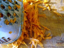 Морковные котлеты: Как приготовить морковные котлеты:    Почистить и помыть морковь. Натереть ее на крупной терке.
