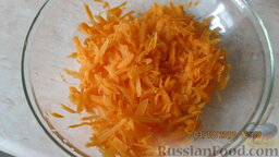 Суп диетический с сайрой: Сырую морковь натереть на тёрке. Добавить к картофелю, когда тот начнёт доходить до готовности.