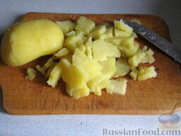 Салат "Оливье" постный: Картофель порезать кубиками.