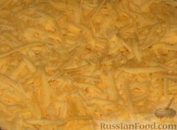 Помидоры в сыре: Добавить натертый на крупной терке сыр.