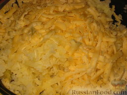 Пирог из лаваша: К картофелю добавить тертый крупно сыр.