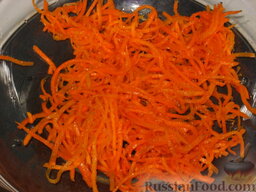 Салат "Bonito": Корейскую морковь переложить в миску.