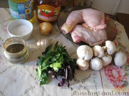 Курица тушеная в томатно-грибном соусе: Простые ингредиенты, а вкус великолепный.