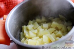 Гуляш из говядины с картофельным пюре: Как только она сварится, воду слить.