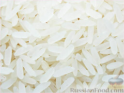 Салат слоеный из печени: Рис отварить в подсоленной воде, откинуть на дуршлаг.