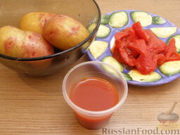 Картофельный салат с болгарским перцем и томатной заправкой: Для салата картофельного нам понадобятся: картофель, маринованный перец, пряный томатный сок. Если у вас обычный томатный сок, тогда нужна будет соль. Также можно взять растительное масло.