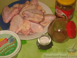 Крылышки куриные в горчичном соусе: Приготовить продукты. Крылышки промыть, осушить салфеткой.
