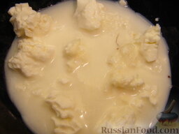 Творожный "крем" с грушевым пюре: Как сделать творожный крем:    Творог и молоко смешаем в глубокой посуде.