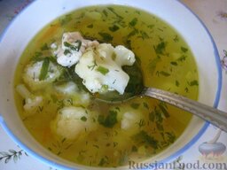 Суп с фрикадельками и цветной капустой: Готовый суп с фрикадельками. Приятного аппетита.