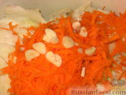 Пилюска: Пластинки очищенного чеснока - на морковь.