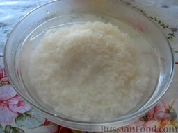 Постная тыквенно-рисовая каша с яблоком: Рис помыть и замочить в горячей воде.