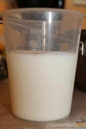 Торт "Птичье молоко": Добавить 200 мл молока.