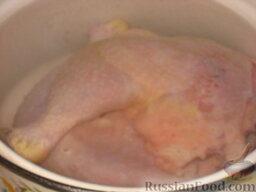 Куриная радость: Как приготовить курицу в сметане:    Отварить окорочка до готовности в подсоленной кипящей воде.