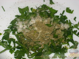 Толстолобик, запеченный с овощами: Как приготовить толстолобика, запеченного в духовке с овощами:    Измельчить зелень, добавить соль, специи.