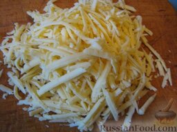 Салат куриный с грибами: Натереть сыр на крупную терку.