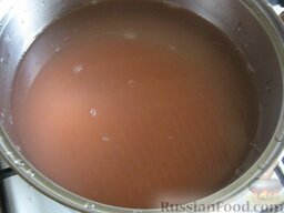 Турецкий чечевичный суп-пюре: Как приготовить суп-пюре из чечевицы:    Чечевицу хорошо промыть, залить холодной водой.