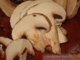 Похлебка гороховая с грибами: Грибы вымыть, нарезать пластинками.