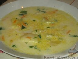 Суп с плавлеными сырками и вермишелью: Суп с плавленым сыром и вермишелью готов. Подать суп, посыпав нарезанной зеленью.   Приятного аппетита!