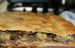 Пирог с мясом утки, картофелем и грибами: Готовый пирог должен немного остыть, прежде чем вы его разрежете и распробуете.   Приятного аппетита!