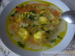 Вегетарианский постный овощной супчик с цветной капустой: Пусть настоится 5-10 минут под крышкой. Наш суп с цветной капустой готов. Подавать овощной суп с зеленью и сметаной.  Приятного аппетита.